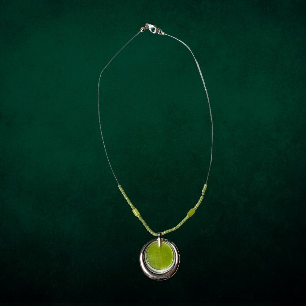 Vintage Vibrant Green Beaded Pendant Necklace - Picture 3 of 4